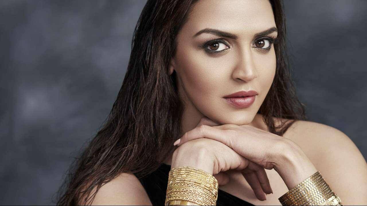 Esha Deol: बॉलीवुड में वापसी की तैयारी कर रही ईशा देओल, जल्द होगा फिल्म का ऐलान