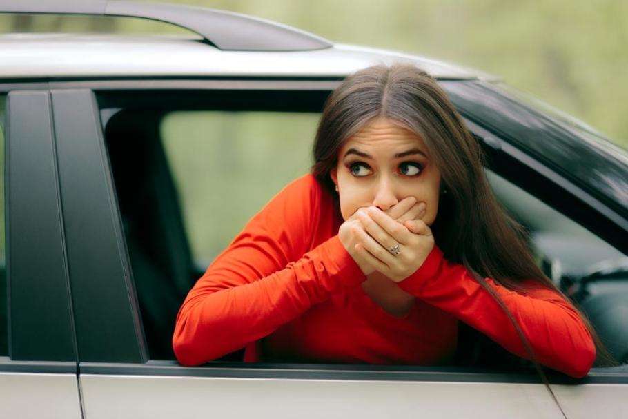 क्या आपको कार में बैठने पर उल्टी होती है? इस समस्या से छुटकारा पाने का तरीका जानें