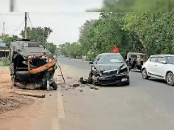 रेवाड़ी :  हादसों का दिन:अलग-अलग सड़क दुर्घटनाओं में 6 की गई जान, महेंद्रगढ़ रोड पर तो बगैर इंडीकेटर के खड़े ट्रक से 3 बाइक टकराई, 2 की मौके पर ही मौत