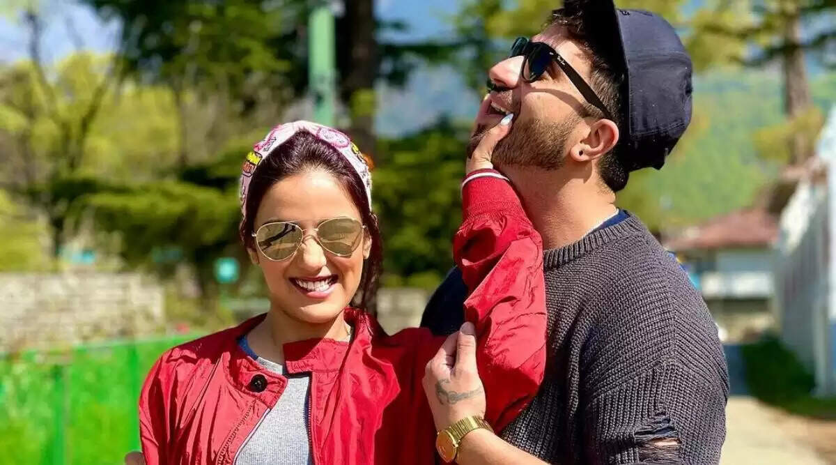 Jasmin Bhasin: पिछले महीने कोरोना की चपेट में आ चुके अली गोनी और जैस्मीन भसीन, खुद अभिनेत्री ने किया खुलासा