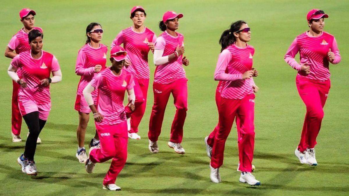 Womens T20 Challenge 2020: सुपरनोवाज ने टॉस जीतकर लिया बल्लेबाजी का फैसला ,देखें प्लेइंग XI