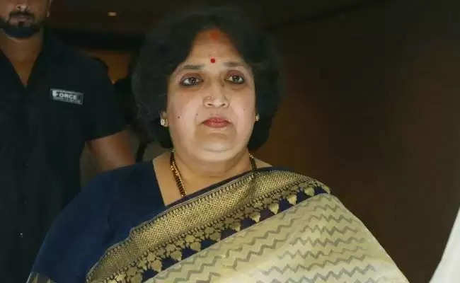 रजनीकांत की पत्नी ने किया ऐसा काम कि हो सकती हैं जेल