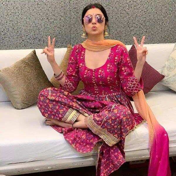 Karwa Chauth 2020: बॉलीवुड की इन अभिनेत्रियों ने ऐसे मनाया करवा चौथ का त्योहार, देखें तस्वीरें