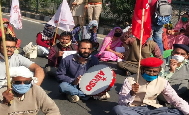 Farmers Protest: राजस्थान में किसानों का हल्ला बोल, जयपुर-दिल्ली हाइवे पर चक्काजाम…