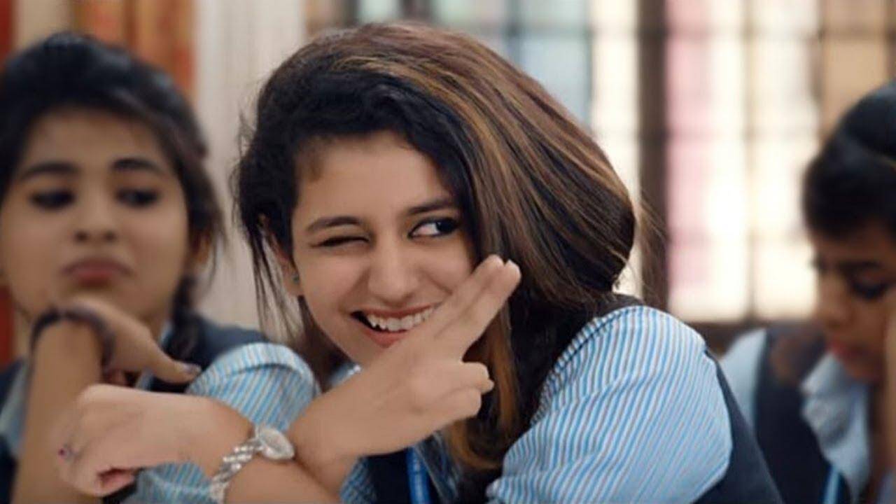 देखिये कैसे इस लड़की ने आँख मारकर बनाया पूरी दुनिया को अपना दीवाना