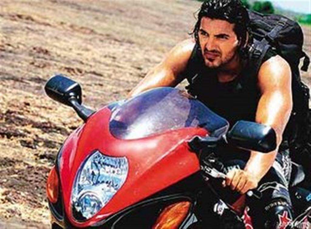 Dhoom Movie Complete 16 years: इस लेखक ने लिखी थी धूम की कहानी बताई विलेन के जीतने की सच्चाई