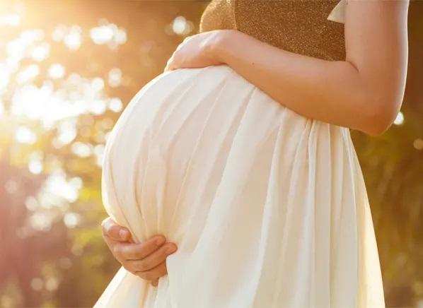 चंद्र ग्रहण के दौरान गर्भवती महिलाएं रखें इन बातों का ध्यान