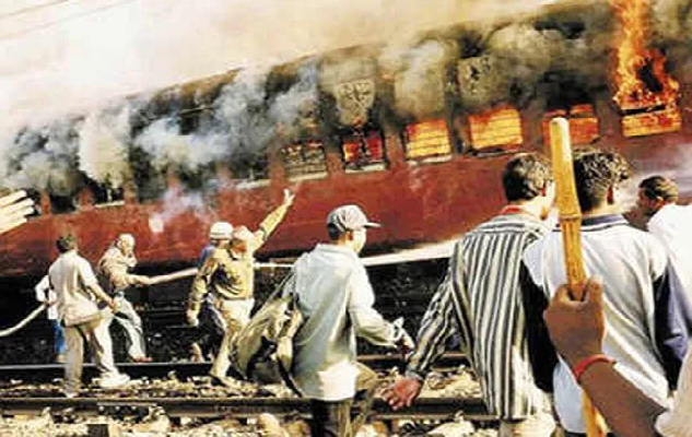 Godhra Kand: गोधरा कांड के 19 साल आज, श्रद्धालुओं से भरी ट्रेन की बोगी में हुआ था अग्निकांड…..