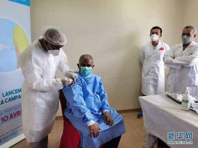 Comoros के राष्ट्रपति ने चीन निर्मित वैक्सीन लगवाई