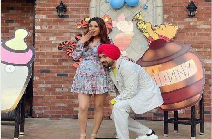 Shehnaaz Gill: दिलजीत दोसांझ के साथ शहनाज ने शेयर की ये तस्वीर, फ्लॉन्ट कर रही बेबी बंप