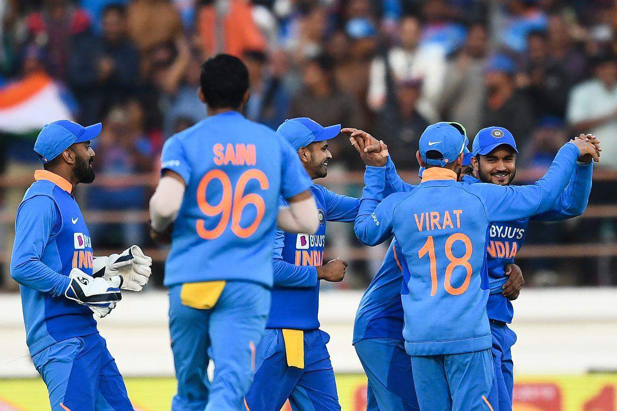 Aus vs Ind: पहले वनडे में भारत-ऑस्ट्रेलिया  के बीच होगी कांटे की भिड़ंत, ये टीम है जीत की प्रबल दावेदार
