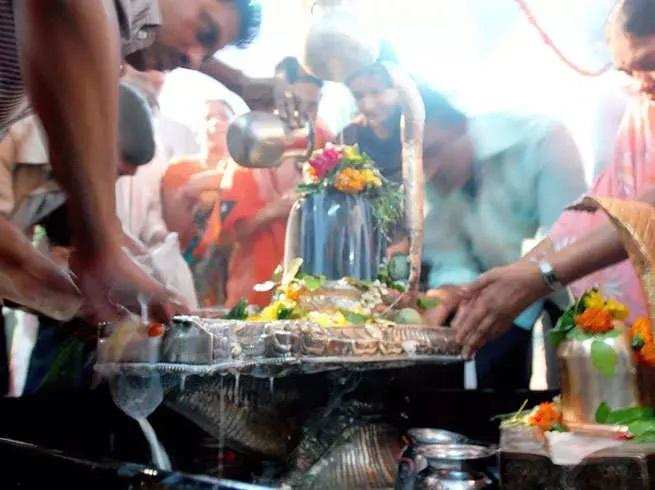 Pradosh vrat: भगवान शिव को समर्पित प्रदोष व्रत कल, जानिए इस दिन का महत्व