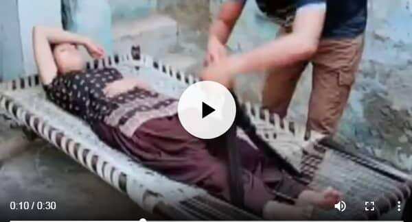 सोती हुई बहन के साथ छोटे भाई ने किया बेहद ही घिनौना काम, वीडियो देख आपको भी आ जाएगी शर्म…