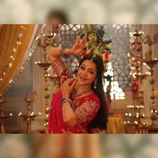 Karwa Chauth 2020: हेमा मालिनी से लेकर करीना तक बॉलीवुड की ये सुहागिन अभिनेत्रियां नहीं रखती करवाचौथ का व्रत