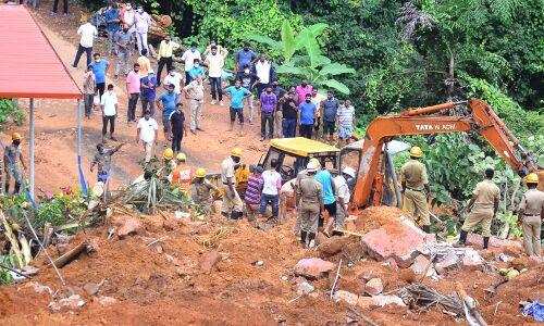 केरल भूस्खलन : अब तक 15 लोगों की मौत, करीब 67 लापता