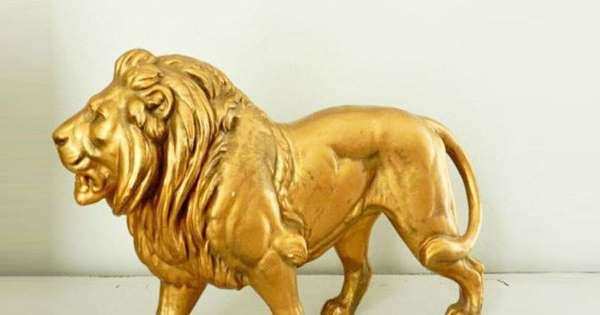 वास्तु के अनुसार पीतल से बने शेर को घर में रखने का महत्व