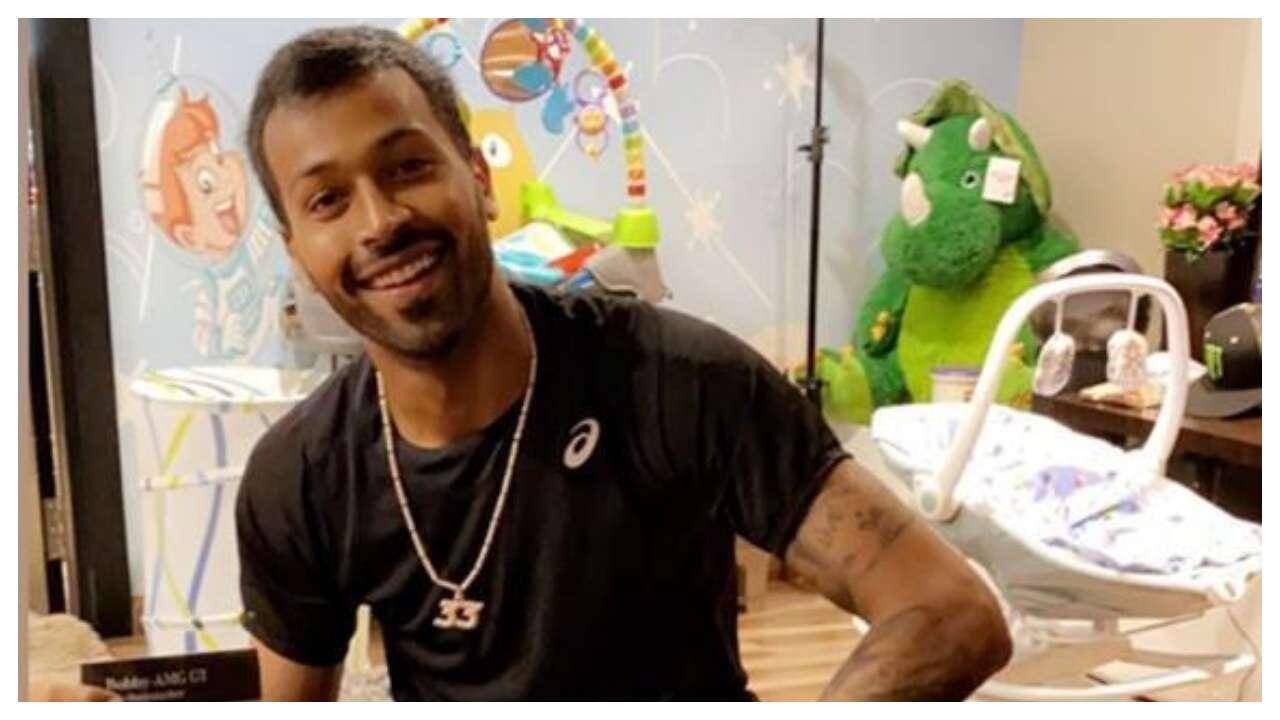 पहली बार फ्लाइट में नजर आए Hardik Pandya के बेटे अगस्त्य, सोशल मीडिया पर सामने आई तस्वीर