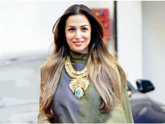 Malaika Arora: ओवरसाइज शर्ट में दिशा मलाइका अरोड़ा का स्टाइलिश अंदाज, तस्वीर वायरल