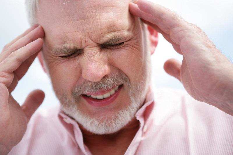 सिर दर्द का कारण  जरूरी नही है कोई बीमारी ही हो सकते हैं ये अजीब कारण 
