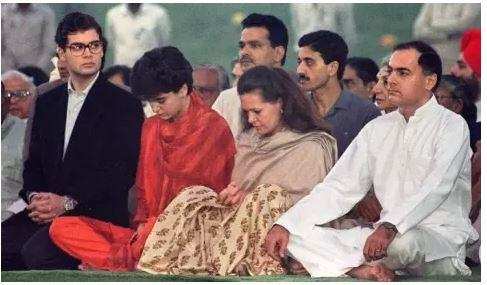 देखे राहुल गांधी की उस समय की तस्वीरें जब उनकी दाढ़ी काली हुआ करती थी