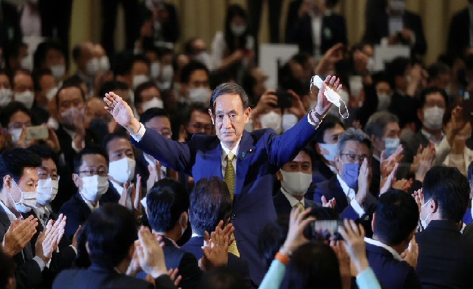 Yoshihide Suga Next Japan PM: योशिहिडे सुगा बनेंगे अगले PM, दो सांसदों को पीछे छोड़ बनाई जगह