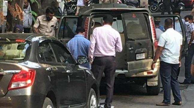 Mukesh Ambani :मुकेश अम्बानी के घर के बाहर मिली संदिग्ध गाडी जांच में जुटी पुलिस