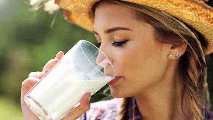 Skimmed Milk: इस दूध का सेवन करें? रुको, पहले जानिए इसके साइड इफेक्ट्स