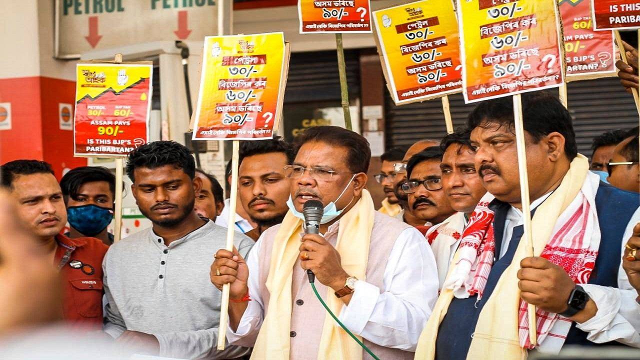 Congress ने कहा, टैक्स के नाम पर भाजपा लूट रही है, पूरे असम में विरोध प्रदर्शन
