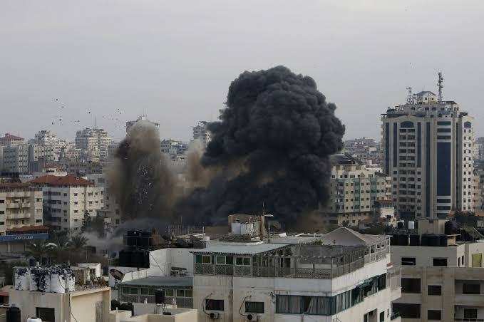 इजरायल सेना ने किया गाजा पट्टी पर भीषण हवाई हमला