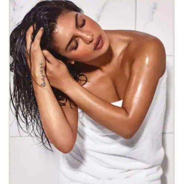 Priyanka Chopra: सोशल मीडिया पर वायरल हो रही प्रियंका चोपड़ा के फोटोशूट की तस्वीरें