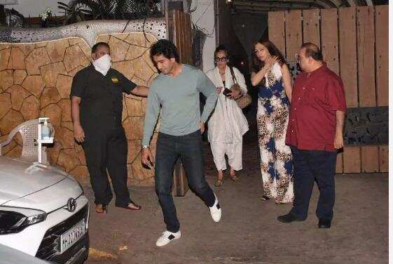 Sunny-Dimple: फिर साथ नजर आए सनी देओल और डिंपल कपाड़िया, सामने आई तस्वीरें