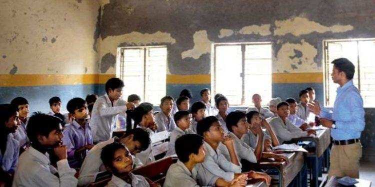कोविद -19 मामलों में स्पाइक के कारण स्कूलों को बंद करने का मणिपुर आदेश