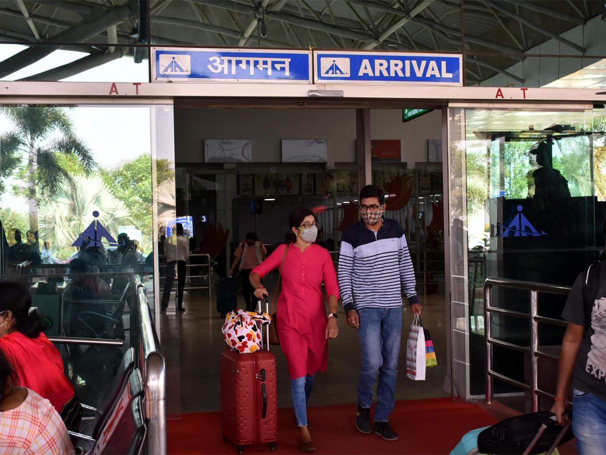 दिल्ली हवाई अड्डे ने फ्लायर्स को ट्रैक करने के लिए ‘कंप्यूटर विज़न’ टेक तकनीक  का परिचय दिया, जिससे सामाजिक दूरी को बनाकर रखा जा सके