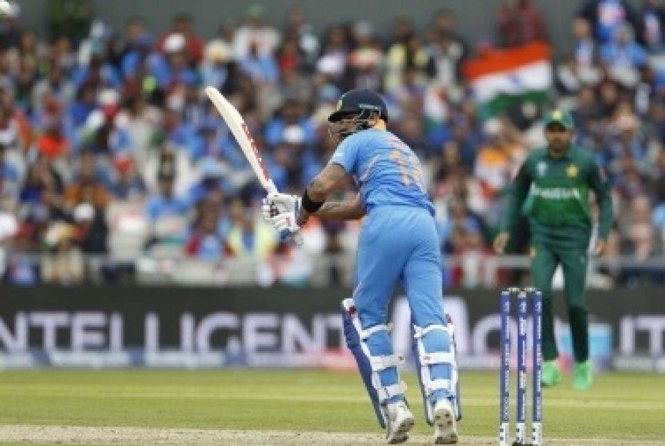विराट कोहली ने खेल भावना से जीता पाकिस्तानियों का दिल
