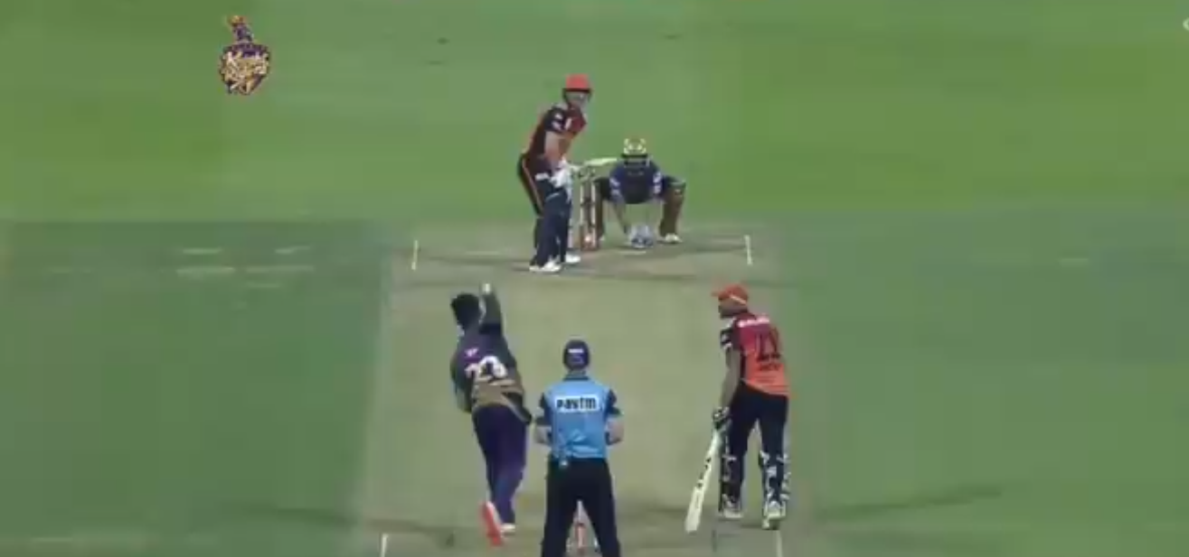 IPL 2020, SRH vs KKR :मिस्ट्री स्पिनर की  गेंद पर चकमा खा गए David warner, वीडियो देखिए कैसे गंवाया विकेट