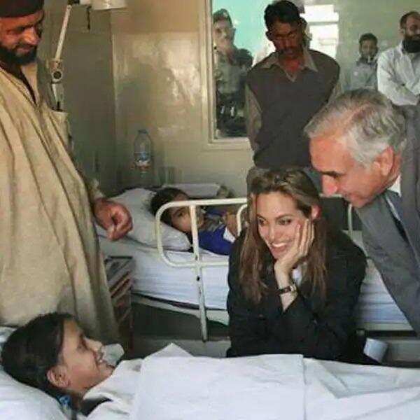 Hollywood Celeb: जब हॉलीवुड के इन सितारों ने पूरी की अपने फैंस की इच्छा, कोई पहुंच अस्पताल तो किसी ने बढ़ाया हौसला