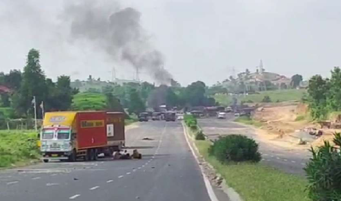 Teacher Recruitment Protest: राजस्थान में यहां पथराव और आगजनी, आंसू गैस के गोले दागे, 11 पुलिसकर्मी घायल
