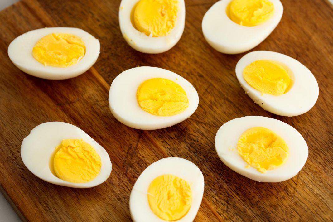 2 से अधिक अंडों का सेवन करना पद सकता है आपकी जन पर भारी 