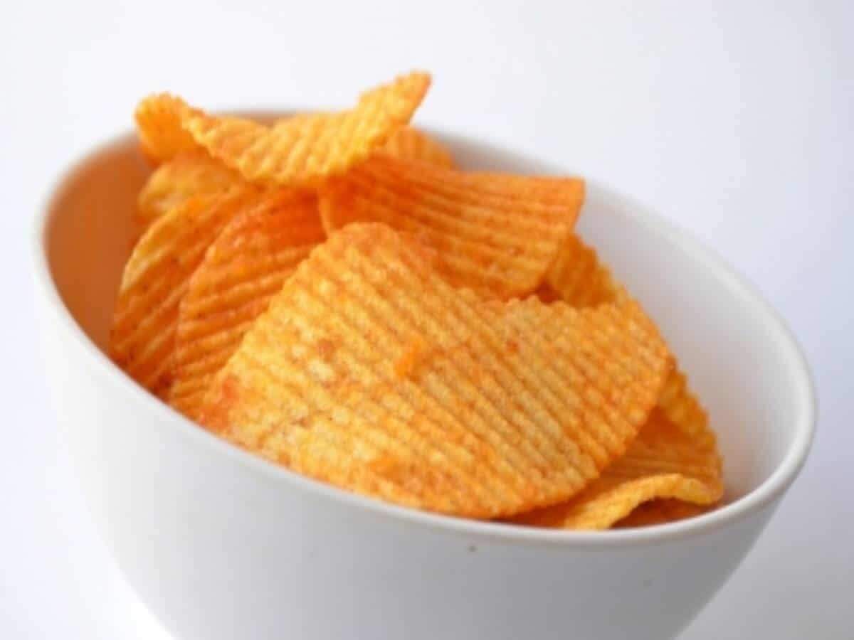 Potato Chips: आलू के चिप्स और चॉकलेट देखकर मुंह में पानी आना? सावधान रहें, यह गुर्दे की बीमारी का कारण बन सकता है