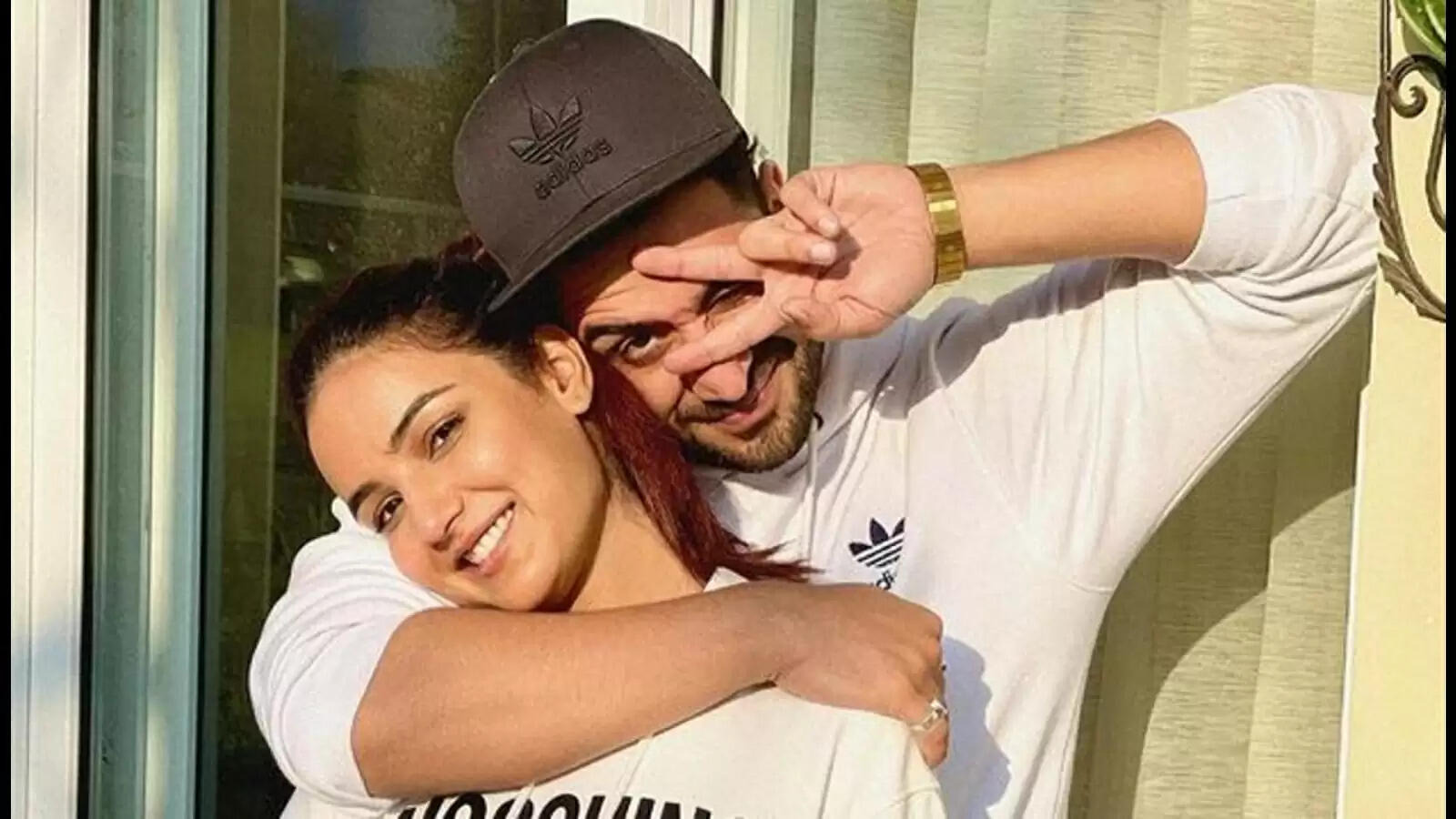 Jasmin Bhasin birthday: 30 साल की हुई जैस्मिन भसीन, अली गोनी के साथ सेलिब्रेट किया अपना बर्थडे