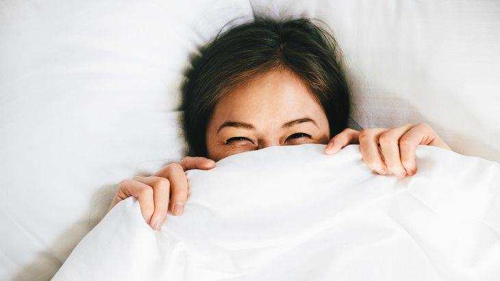 सुकून भरी नींद के साथ ही सेहत के लिए भी रात को ढ़ीले कपड़े पहनकर सोये