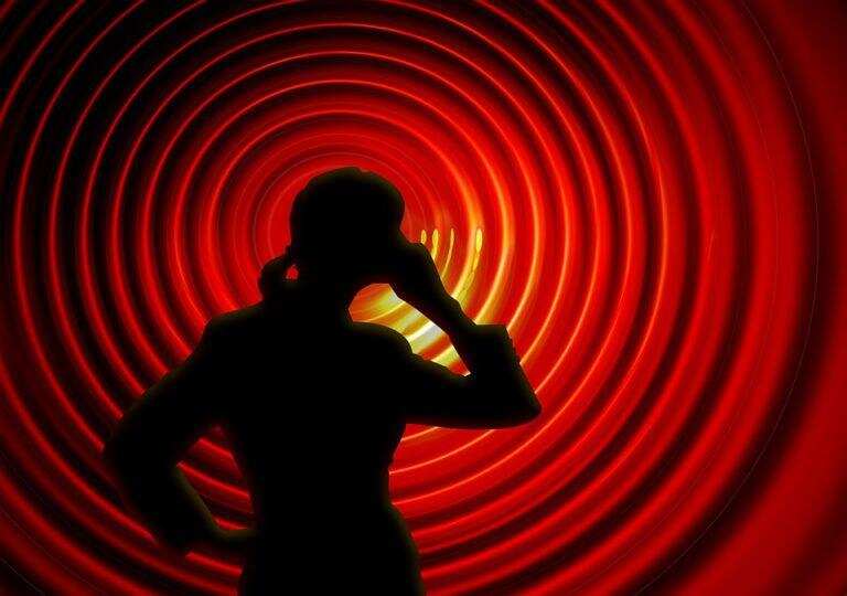 सेल फोन एक सार्वजनिक स्वास्थ्य जोखिम नहीं है, जानिए क्या कहता है कैलिफ़ोर्निया