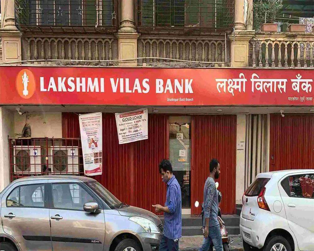 बैंक कर्मचारी संघ एआईबीईए ने कहा है कि 94 वर्षीय लक्ष्मी विलास बैंक की विफलता में रिज़र्व बैंक की दोषीता पर ध्यान दिया जाना चाहिए