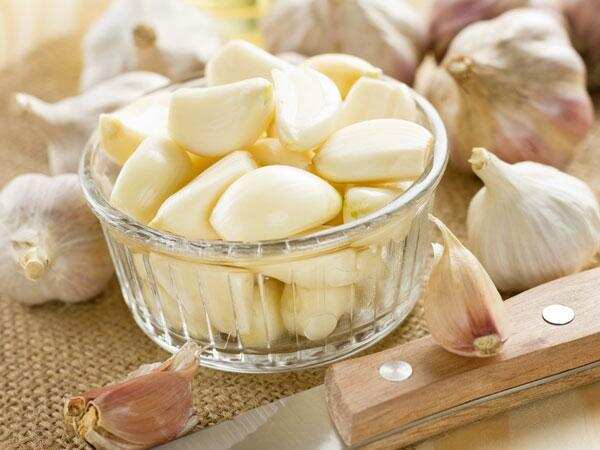 Garlic Benefits: बालों के विकास के लिए लहसुन की इस विधि का प्रयोग करें