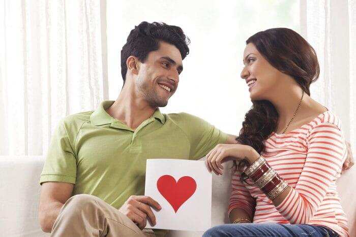 क्या आप भी चाहते है सुखी वैवाहिक जीवन तो बेडरूम में रखें ये चीज