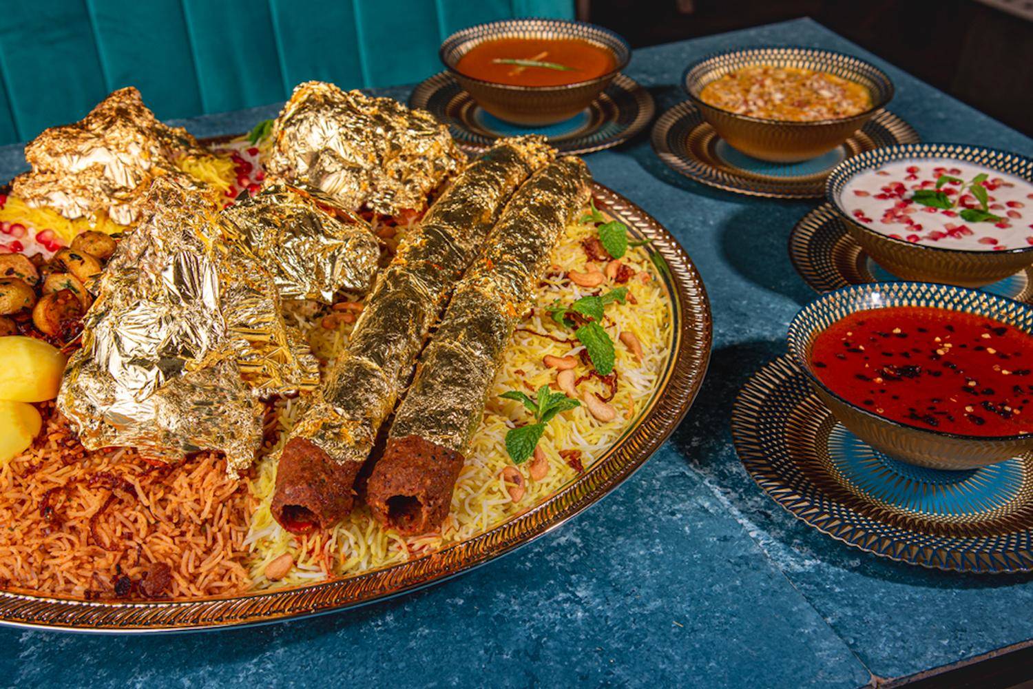 Food: दुनिया में सबसे महंगा खाद्य पदार्थ, 20k के लिए दुबई में गोल्ड प्लेटेड बिरयानी बेची