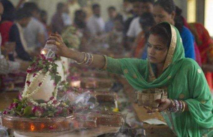 महाशिवरात्रि 2019: महाशिवरात्रि के दिन बिना पूजा पाठ के इस कार्य को करने से ही हर मनोकामना हो जाती हैं पूरी