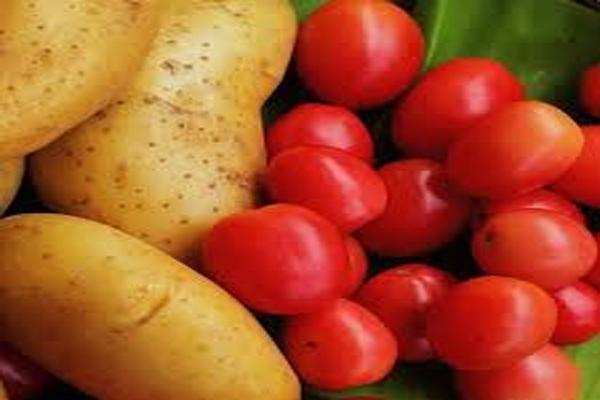 70 फीसदी परिवारों ने tomatoes, potatoes और प्याज के लिए चुकाए अधिक पैसे