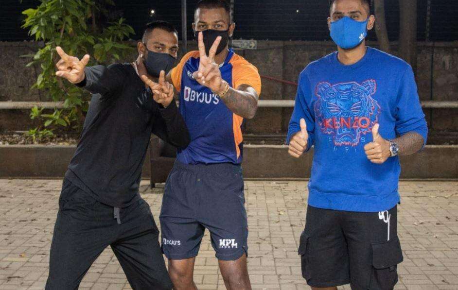 IPL 2021 : कप्तान रोहित शर्मा समेत ये  खिलाड़ी मुंबई इंडियंस टीम से जुड़े