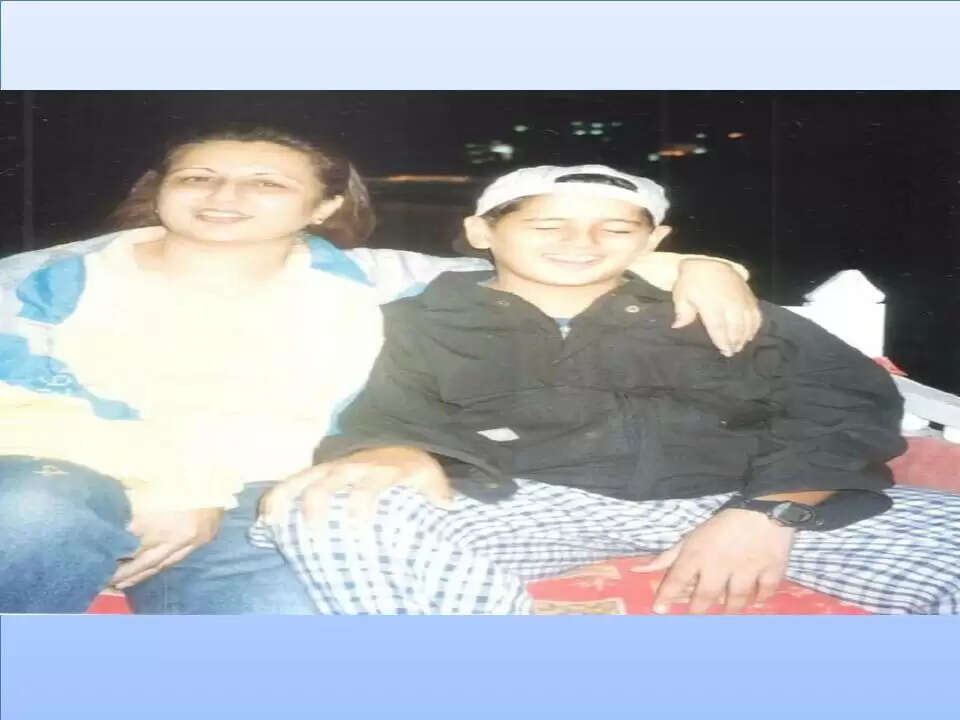 यहाँ पर देख लीजिए सिद्धार्थ मल्होत्रा की बचपन की ये तस्वीरें जिनको देखकर आप भी विश्वास नहीं कर पाएंगे